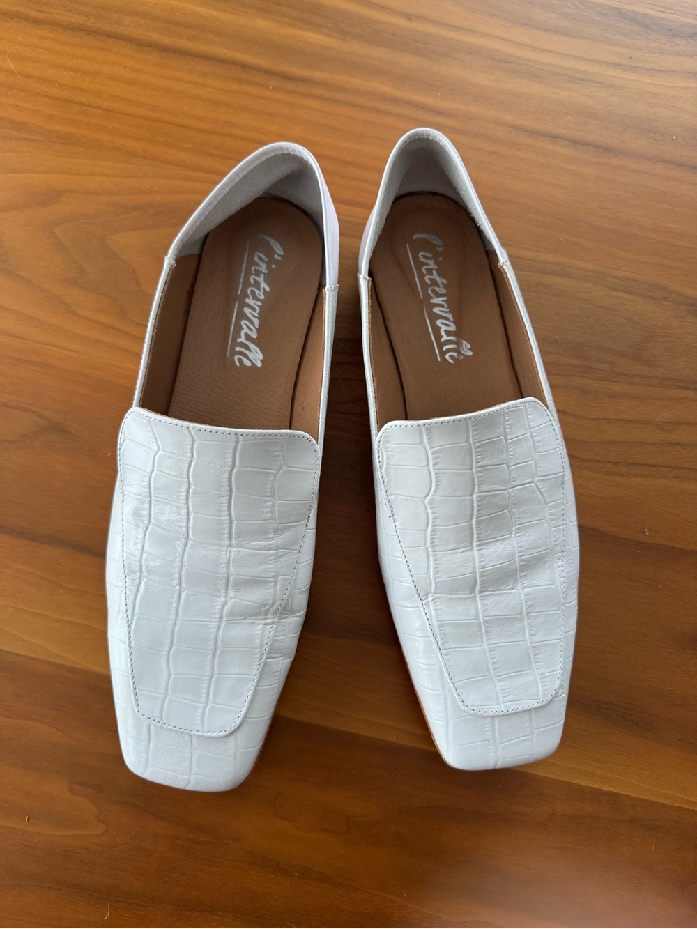 L'INTERVALLE White Croc-Embossed Loafers